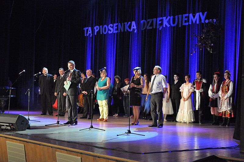 Koncert &#8222;Tą Piosenką Dziękujemy&#8221; fot. eOstrołęka.pl