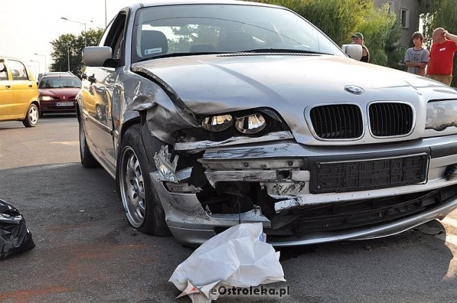 BMW rozbite w wyniku kolizji, fot. eOdtroleka.pl