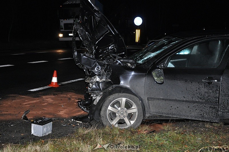 Ciężarówka wjechała w auto osobowe. Jedna osoba trafiła do szpitala fot. eOstrołęka