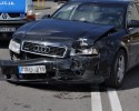 Ostrołęka: Toyota po uderzeniu w bok wylądowała na chodniku, cztery osoby trafiły do szpitala [ZDJĘCIA]
