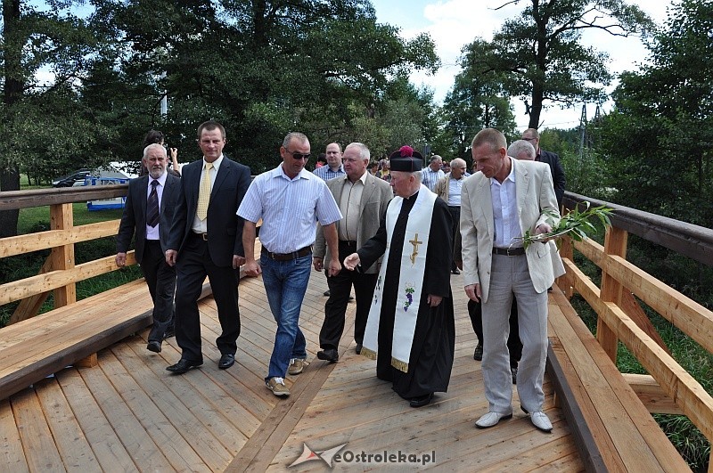 Oddanie do urzytku remontowanego drewnianego mostu w Krukach fot. eOstrołęka