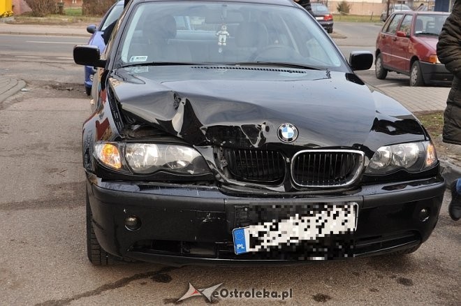 BMW rozbite w wyniku kolizji na ulicy Goworowskiej, fot. eOdtroleka.pl