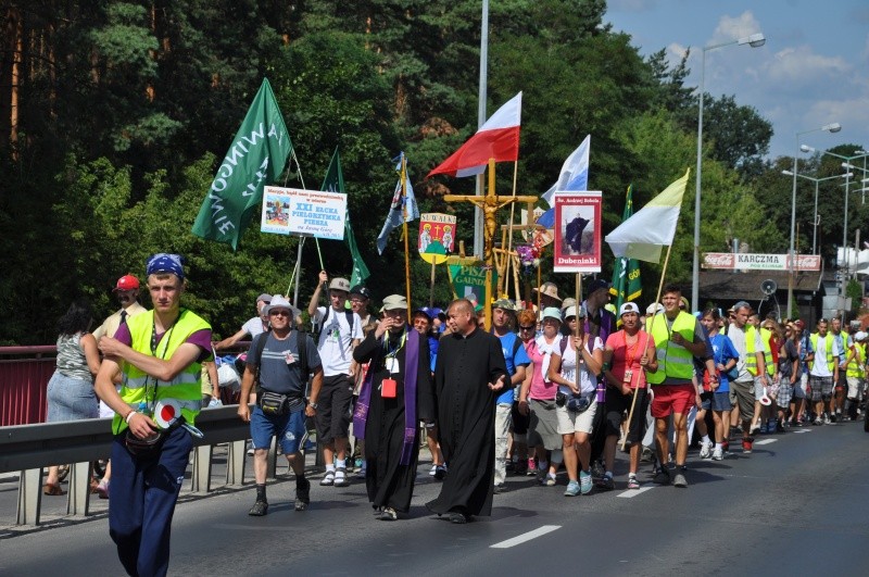 Pielgrzymka z Ełku przeszła przez Ostrołękę fot. eOstrołęka