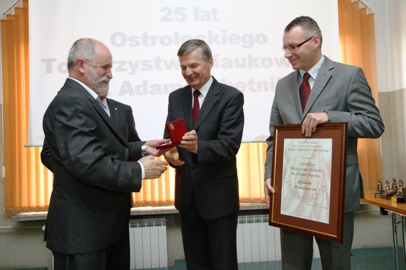 Janusz Gołota (PO), Marian Krupiński (PSL), Mariusz Popielarz (PO) na uroczystościach 25-lecia OTN (fot. eOstroleka.pl)