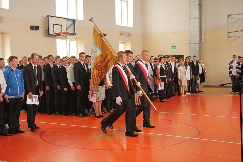 W ZSZ nr 1 w Ostrołęce nowy rok szkolny rozpoczęło 312 uczniów w 10 klasach, fot. eOstrołęka.pl