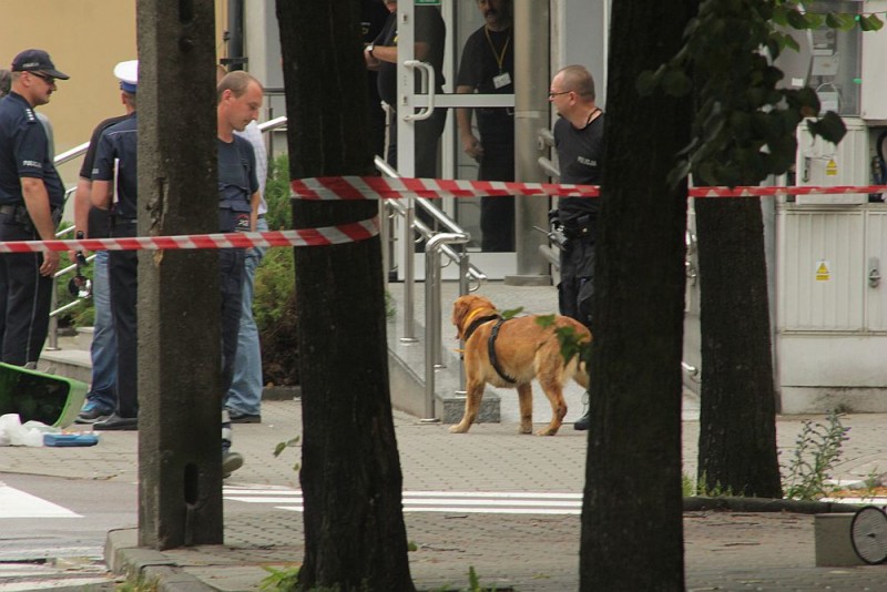 Ewakuacja w centrum miasta z powodu alarmu o ładunku bombowym w budyku prokuratury/fot. eOstrołęka.pl