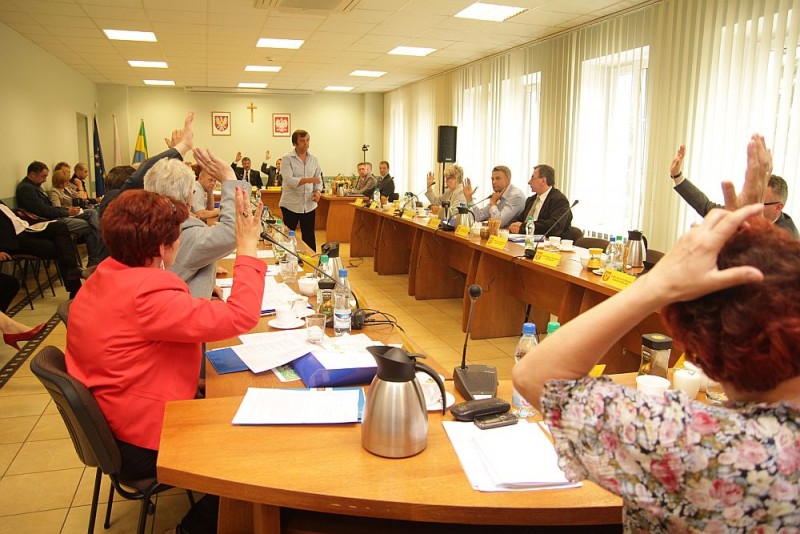 Radni jednogłośnie przyjęli projekt uchwały w sprawie ustawienie pamiątkowego obelisku/fot. eOstrołęka.pl