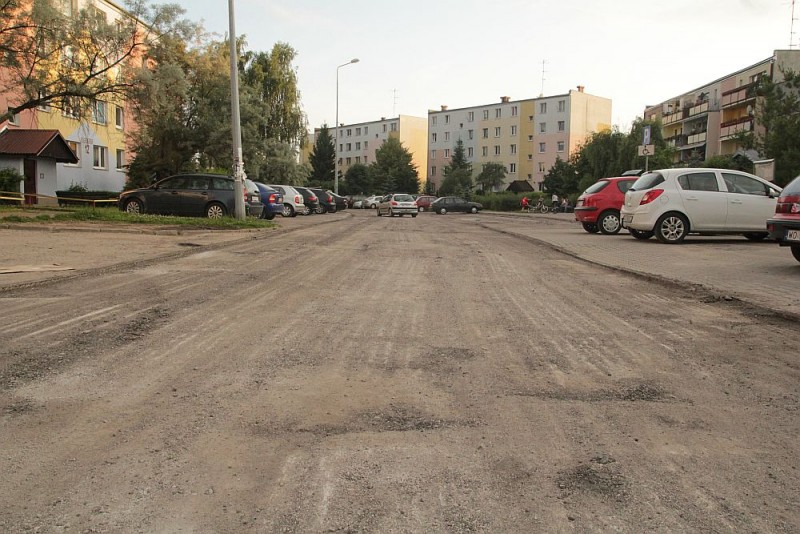 Mocno zniszczona ulica Kleeberga doczekała się gruntownego remontu, fot. eOstrołęka.pl