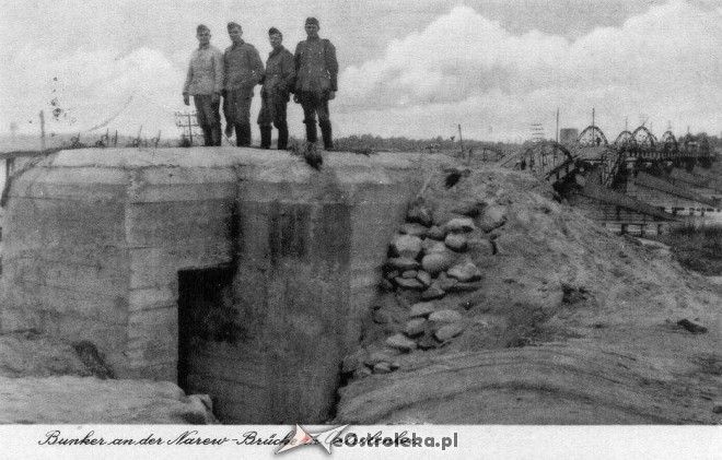 Bunkier nad Narwią. Bunker an der Narew - Brucke in Ostrolenka. Fragment polskich umocnień z 1939 roku numer pocztówki Nr. 2958, nomad2@op.pl