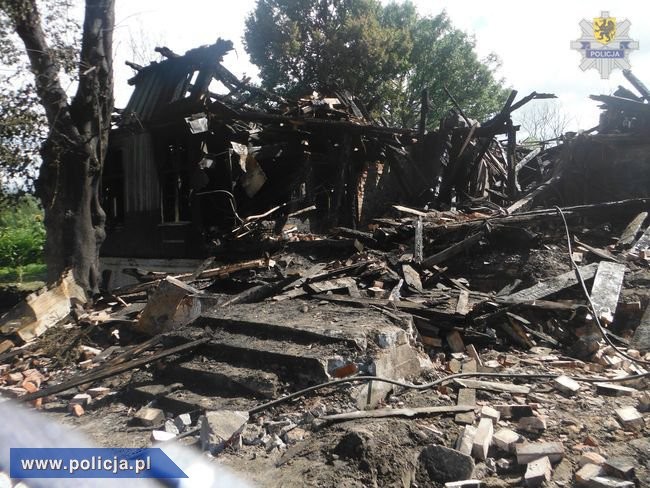 Nowotna: Tyle zostało z domu podpalonego przez pijanego 23-latka, fot. policja.pl,