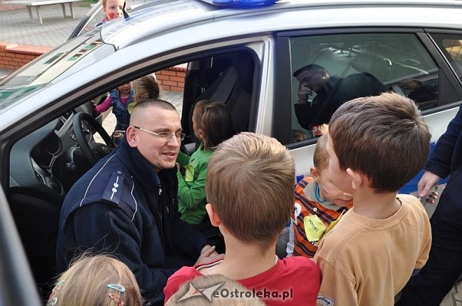 Dzieci ze świetlicy środowiskowej odwiedziły komendę fot. eOstrołęka