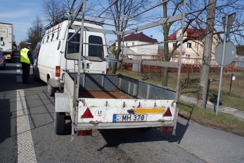 Policjanci w czasie kontroli podczas akcji Znicz 2013, fot. eOstroleka.pl