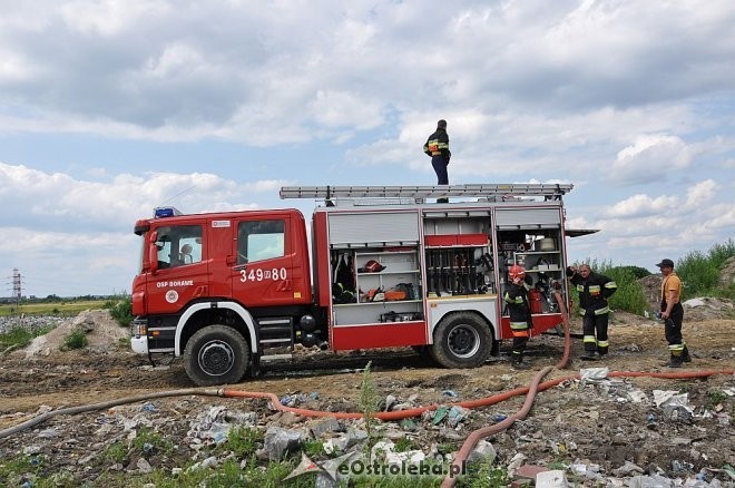 W Kuninie płonęło dzikie wysypisko śmieci, fot. eOstrołęka.pl