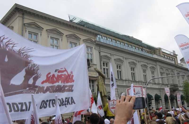 W sobotniej manifestacji w Warszawie udział wzięła około 200-osobowa grupa związkowców z Ostrołęki, fot. NSZZ Solidarność pracowników Stora Enso w Ostrołęce