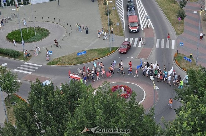 W związku z przemarszem organizowanym z okazji 100-lecia I LO w Ostrołęce, 20 września występowały będą utrudnienia w ruchu drogowym, fot. eOstrołęka.pl