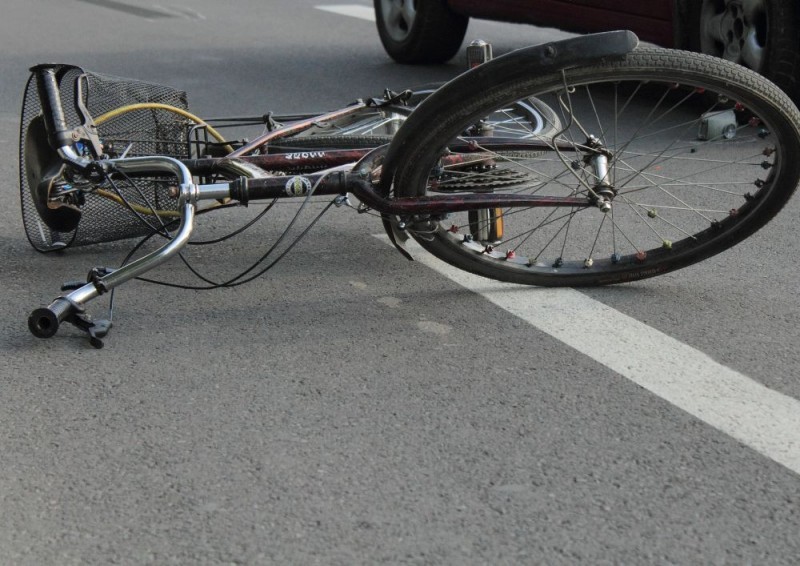 Rowerzysta, sprawca kolizji na placu Bema wydmuchał w alkomat niemal 4 promile, fot. eOstroleka.pl