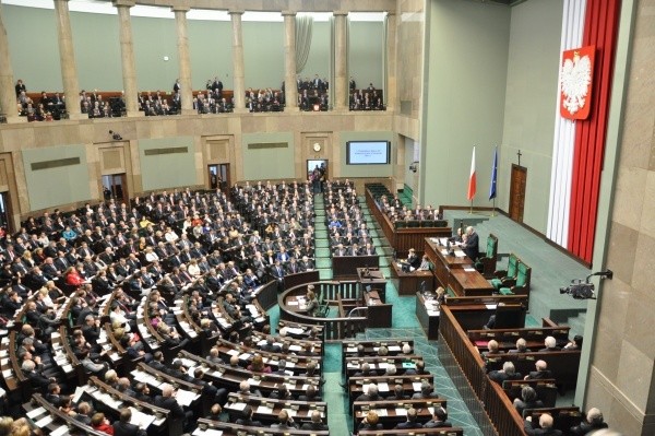 PO ponownie na prowadzeniu w sondażu TNS dla Wiadomości TVP, fot. eOstroleka.pl