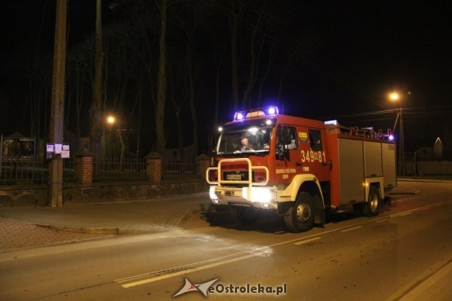 W gaszeniu płonącego pustostanu przy ulicy Żeromskiego udział brały dwa zastępy JRG PSP z Ostrołęki, fot. eOstrołeka.pl