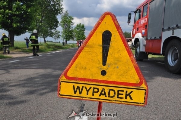 Sprawca wypadku w Borowcach porzucił rozbite auto w przydrożnym rowie, fot. eOstrołęka.pl