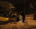 Tragiczny wypadek na ulicy Ostrowskiej: Kierowca opla stracił panowanie nad pojazdem [ZDJĘCIA]
