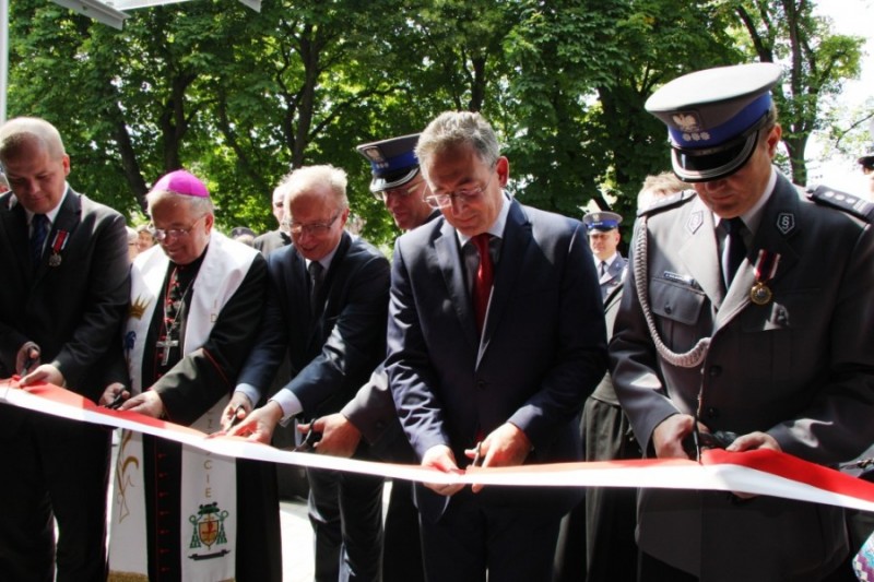 Na zdjęciu m.in. Bartłomiej Sienkiewicz, Minister Spraw Wewnętrznych; wojewoda Jacek Kozłowski; prezydent Płocka Andrzej Nowakowski; Wojciech Olbryś, zastępca Komendanta Głównego Policji oraz Cezary P