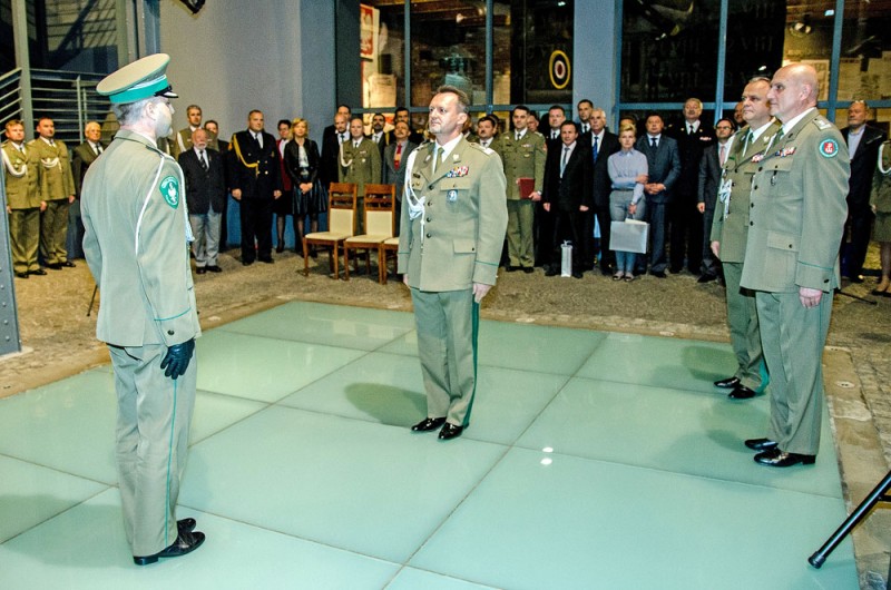 Ceremonia przekazania obowiązków nowemu komendantowi Nadwiślanskiego Oddziału Straży Granicznej