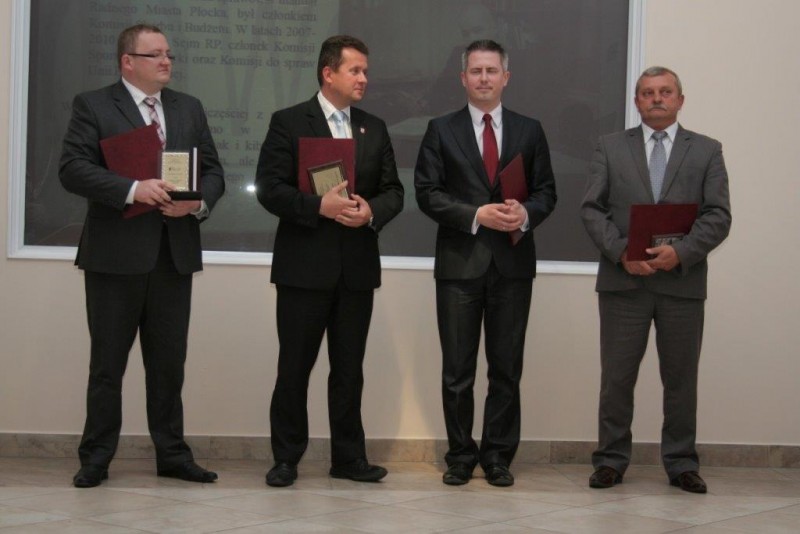 3 nagrodzonych prezydentów i sekretarz UM Płock podczas I Edycji plebiscytu