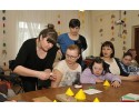 Uczniowie z &#8222;Kolorowej Szkoły&#8221; z wizytą w Muzeum Kultury Kurpiowskiej [ZDJĘCIA]