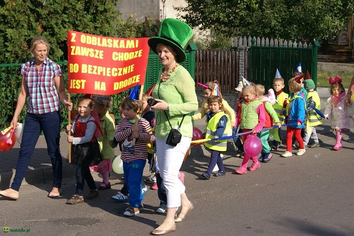 Parada bezpieczeństwa z okazji Ogólnopolskiego Dnia Przedszkolaka, fot. archiwum Szkoły Podstawowej w Kadzidle