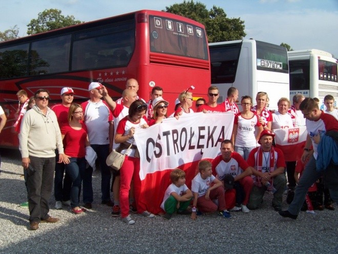 Kibice z Ostrołęki chętnie wspierają kadrę narodową siatkarzy (fot. eOstroleka.pl)