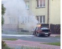 Przasnysz: Pożar samochodu na ul. Piłsudskiego [WIDEO, ZDJĘCIA]