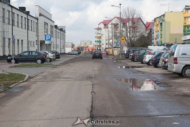 Ulica Pileckiego. W bloku o numerze 11 zostanie wykonany remont (fot. eOstroleka.pl)