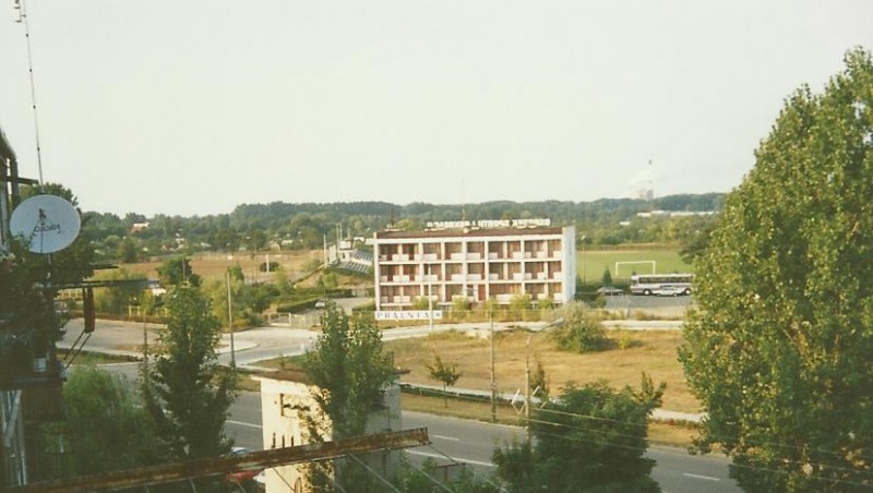 Zdjęcie z lat 90. Widok na Hotel MOSiR.