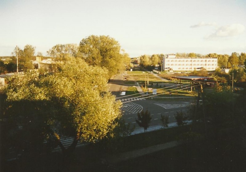 Zdjęcie z lat 90. Widok na stacje benzynową. Obecnie w tym miejscu jest Lotos