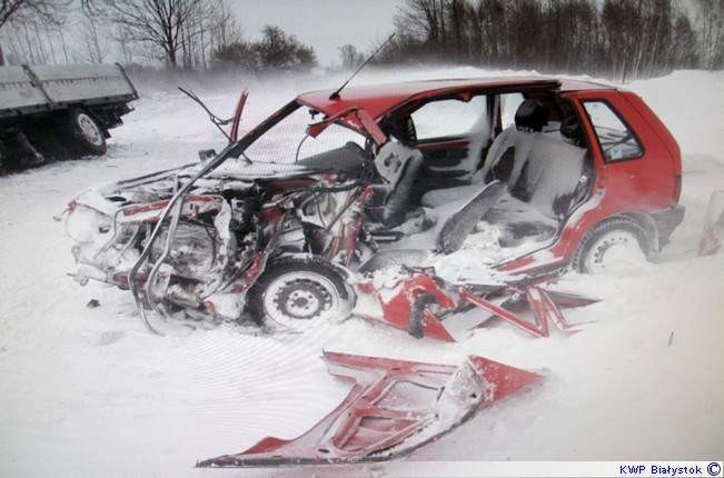 Rozbity w wyniku wypadku fiat uno, fot. podlaska.policja.pl