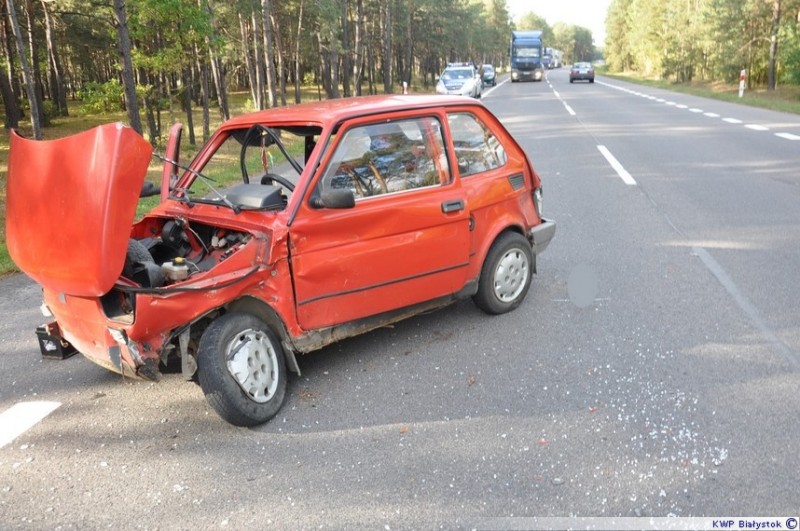 Rozbity w wyniku wypadku mały fiat, fot. podlaska.policja.gov.pl