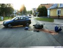 Łomża: Kierowca osobówki wjechał w motocykl. Dwie osoby w szpitalu