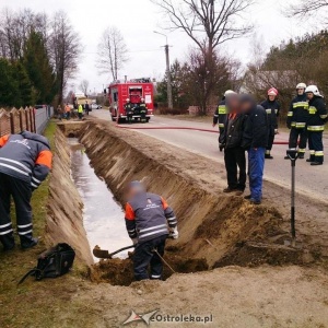 Obierwia: Operator koparki uszkodził gazociąg [ZDJĘCIA]