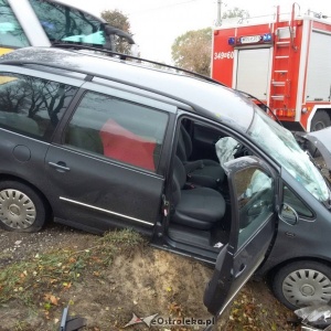 Wypadek w Myszyńcu Starym: W zderzeniu vana i ciężarówki ranny jeden z kierowców [ZDJĘCIA]