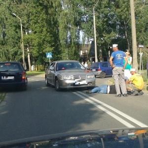 Ostrołęka: Rowerzysta potrącony przez kierującego roverem trafił do szpitala [ZDJĘCIA]