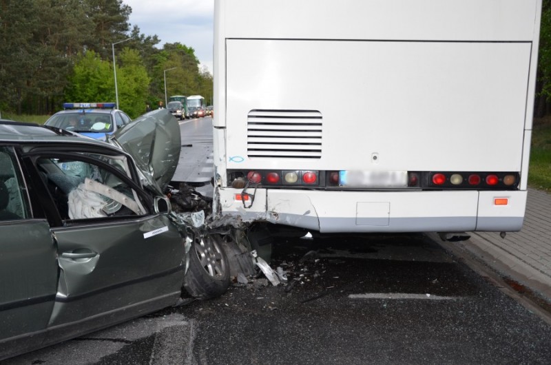 Passat uderzył w autobus, fot. KPP w Wyszkowie