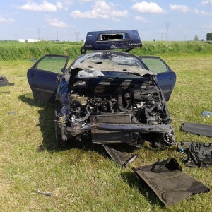 Dachowanie citroena. Nieprzytomny kierowca trafił do szpitala