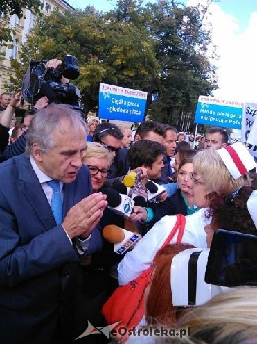 Minister Zdrowia Marian Zembala podczas protestu pielęgniarek w Warszawie, fot. eOstroleka.pl