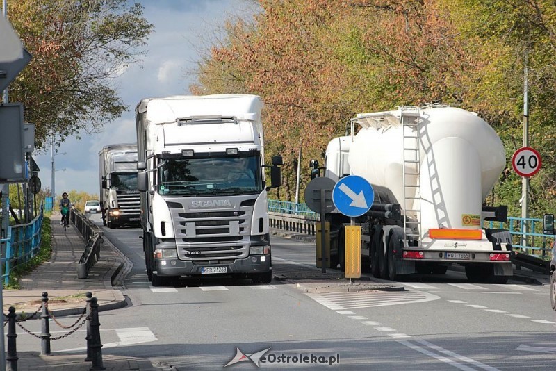 Od 5 października starym mostem pojadą jedynie ciężarówki o dopuszczalnej masie całkowitej do 40 ton, fot. eOstrołęka.pl