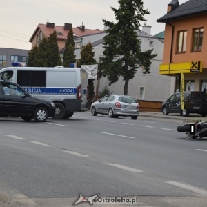 Wypadek przy ul.11 Listopada: Ranny motocyklista zabrany do szpitala [ZDJĘCIA]