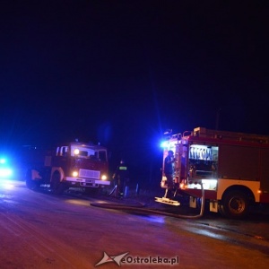 Gigantyczny pożar torfowisk pod Piasecznią. Z ogniem walczy 30 zastępów strażackich [ZDJĘCIA]