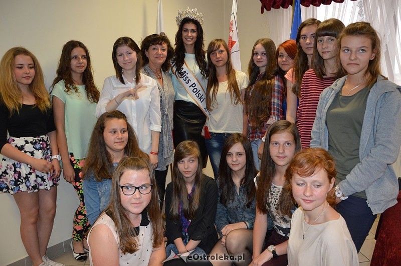Miss Polski 2014, Ewa Mielnicka chętnie wspiera akcje promujące Kurpiowszczyznę/fot. Polsko-Amerykańska Fundacja Wolności