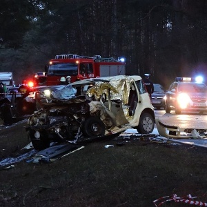 Śmiertelny wypadek w Czarnowie: Nie żyje kierowca osobowego fiata [ZDJĘCIA]