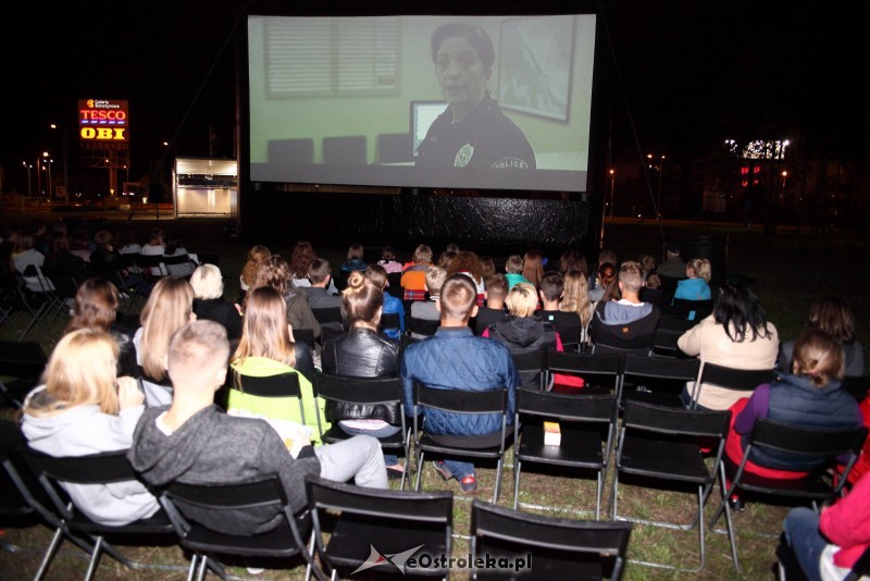 W ramach cyklu Kino pod gwiazdami z E.Leclerc wyświetlono film Zaginiona dziewczyna, fot. eOstrołęka.pl