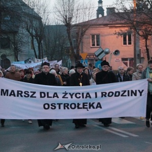 Marsz dla Życia i Rodziny 2015: Setki mieszkańców na ulicach Ostrołęki [ZDJĘCIA]